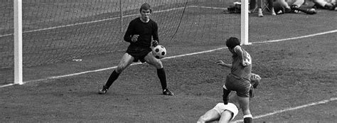 Als Schalke 1974 Ohne Torwart Norbert Nigbur Spielte Derwesten De Als Schalke 1974 Ohne Torwart Norbert Nigbur Spielte Derwesten De