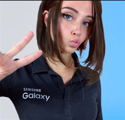 Emily Petite OnlyFans: Exclusive Content & Updates