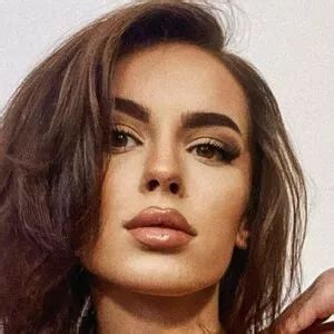 7 Secrets to HotBella’s OnlyFans Success