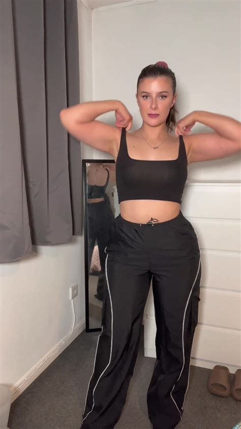 Discover Iammia's Exclusive OnlyFans Content and Offers