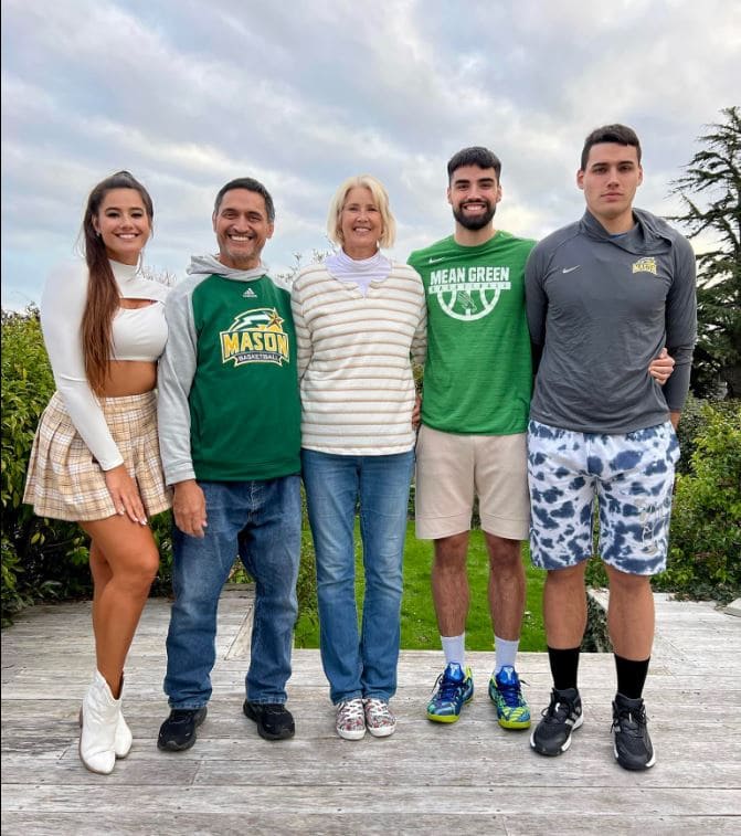 Marie Temara From Tiktok S Tallest Family Talks About Dating News Com Marie Temara From Tiktok S Tallest Family Talks About Dating News Com