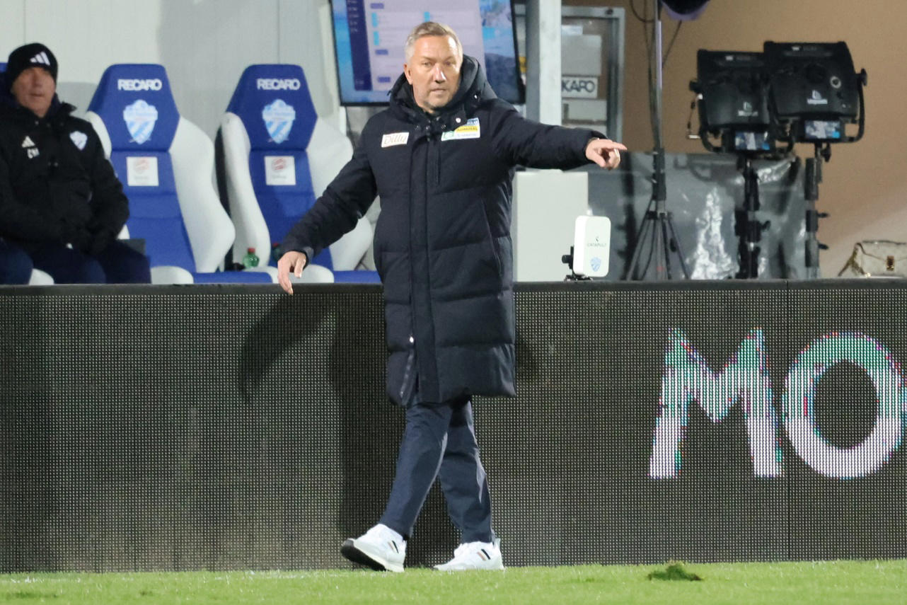 Coach Reagiert Schnell: Nach Roter Karte Sperrung Salebt Schlüsselspieler Für Pokalspiel