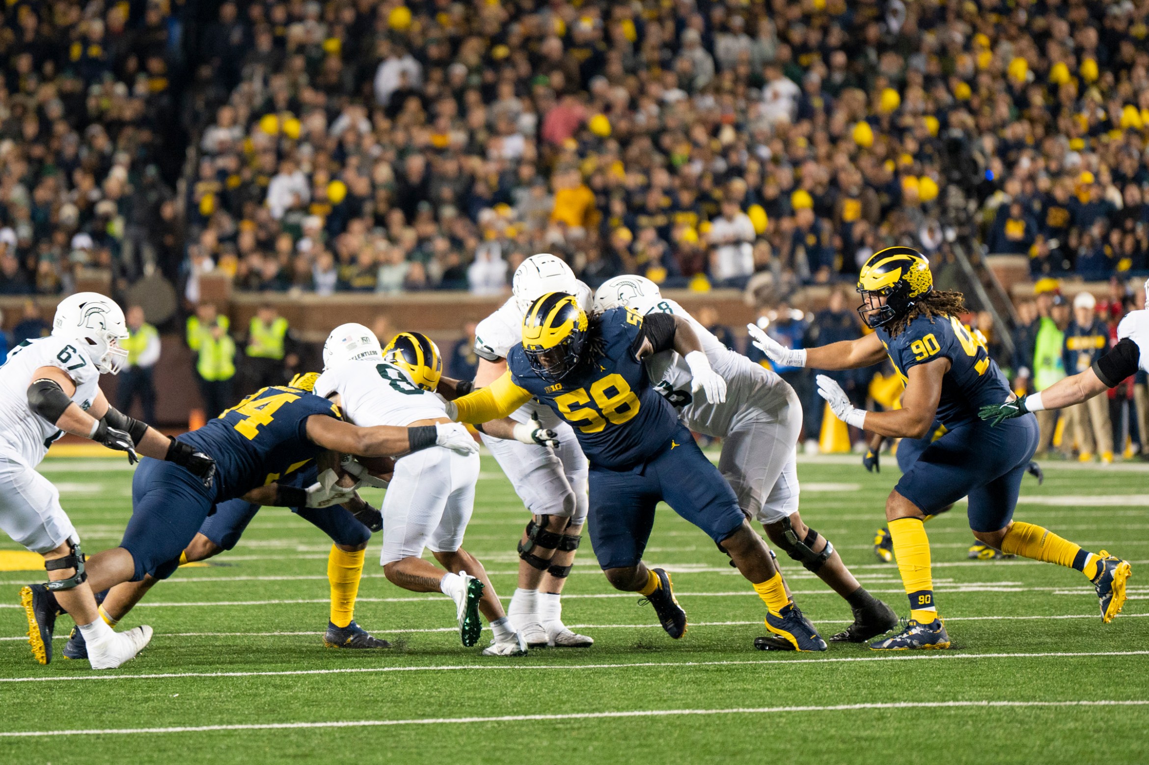 Essen’S Defensive Line Holds Firm Amid Münchner Gegenpressing Im Derby-Kampf