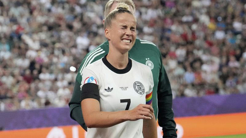 Ko Unsicher:Jektiver Wechsel In Angriffsreihe Nach Verletzung Im Spiel Gegen Leipzig