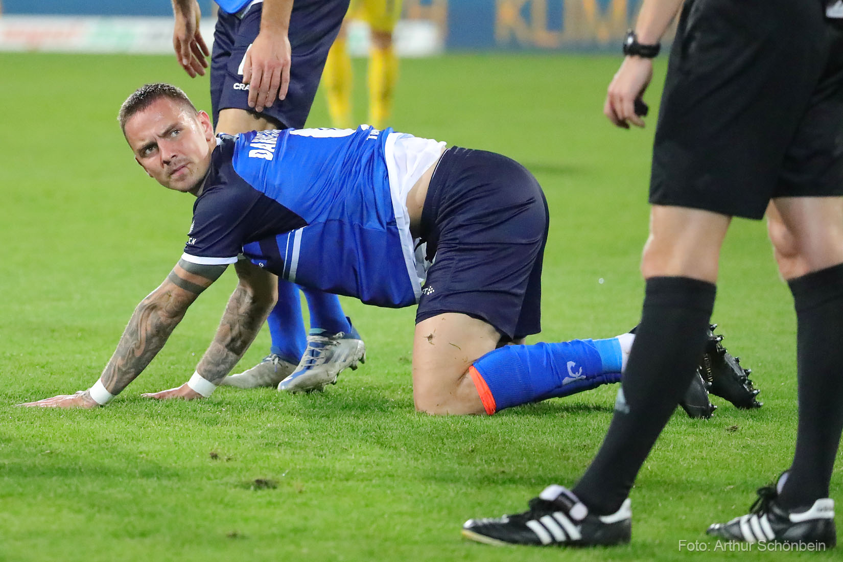 Taktik Auf Augenhöhe: Kohlenstofff Microwaves Gegen Stammkraft Im Angriff