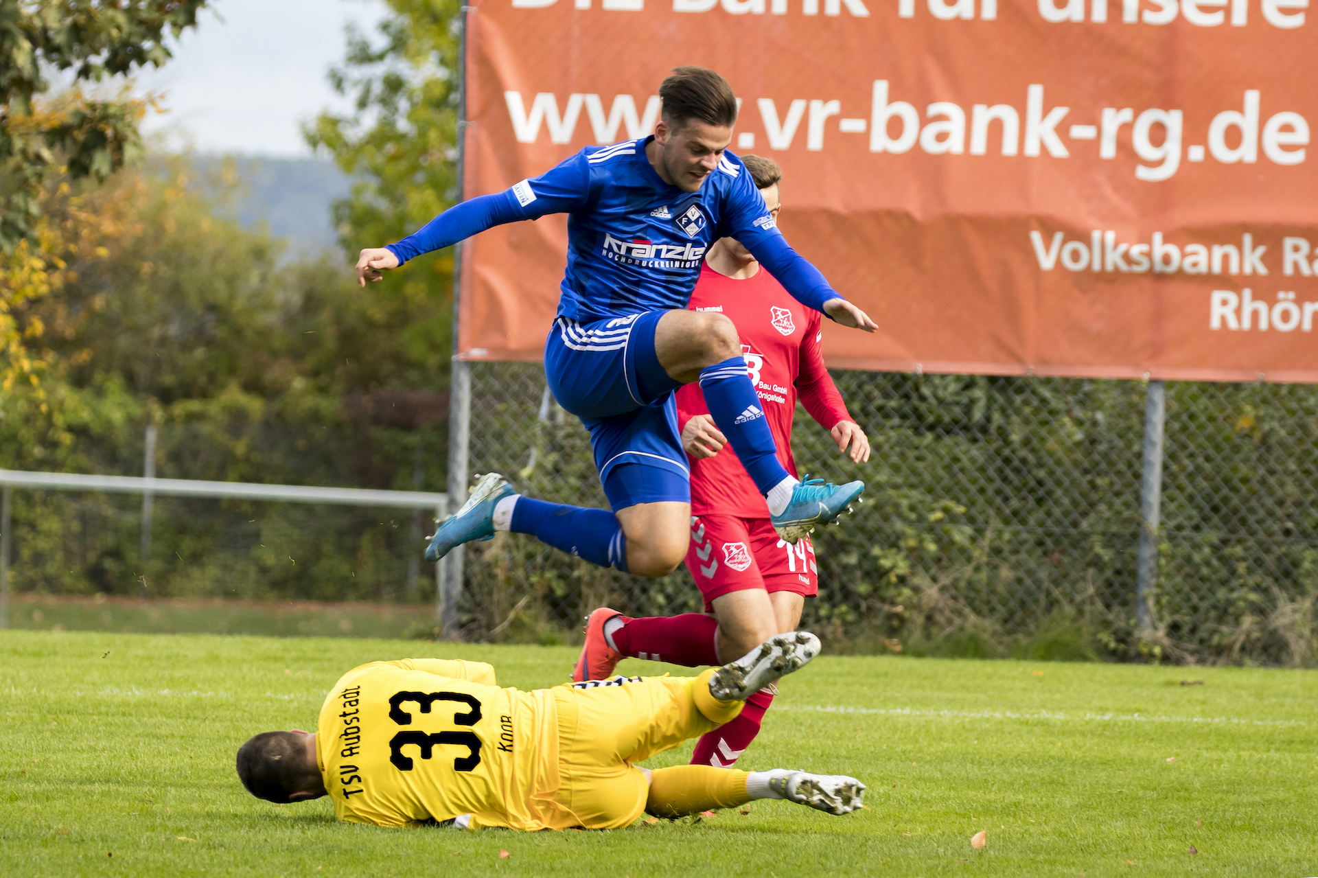 Torjäger Neuhaus Stoppt Niederlage Durch Entscheidendes Tor – Aubstadt Hält Tabelle Fest